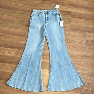 NWT Forever 21 Flare Jeans. Size 29